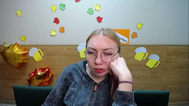 Snapshot of BeatriceFly chatting on September 19, 2025, 11:58 am BeatriceFly online show from September 19, 2025, 11:58 am