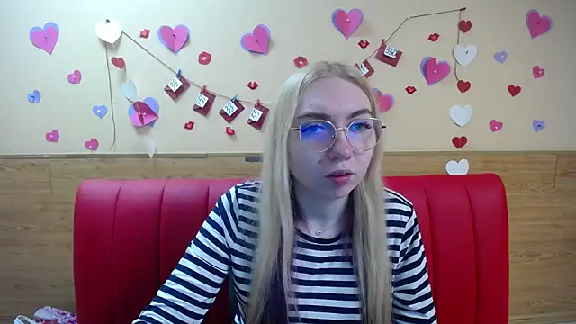 Snapshot of BeatriceFly chatting on March 13, 2025, 6:05 am BeatriceFly online show from March 13, 2025, 6:05 am