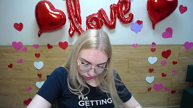 Snapshot of BeatriceFly chatting on March 17, 2025, 3:18 pm BeatriceFly online show from March 17, 2025, 3:18 pm