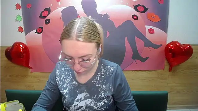 Snapshot of BeatriceFly chatting on October 4, 2025, 5:53 am BeatriceFly online show from October 4, 2025, 5:53 am