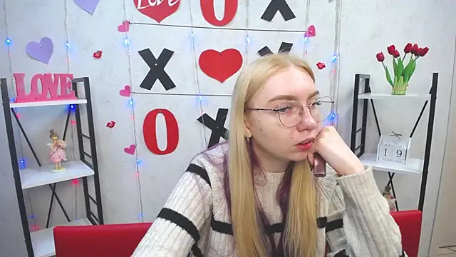 Snapshot of BeatriceFly chatting on February 19, 2025, 6:22 am BeatriceFly online show from February 19, 2025, 6:22 am