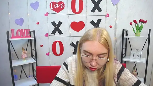 Snapshot of BeatriceFly chatting on February 19, 2025, 1:28 pm BeatriceFly online show from February 19, 2025, 1:28 pm