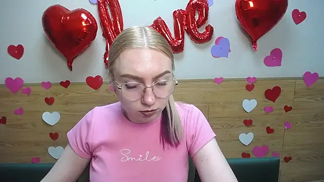 Snapshot of BeatriceFly chatting on February 18, 2025, 3:31 pm BeatriceFly online show from February 18, 2025, 3:31 pm