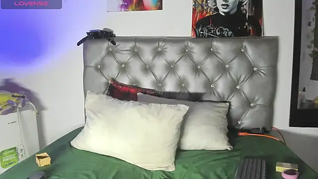 YUKIODAVIS online show from December 4, 2024, 4:15 am