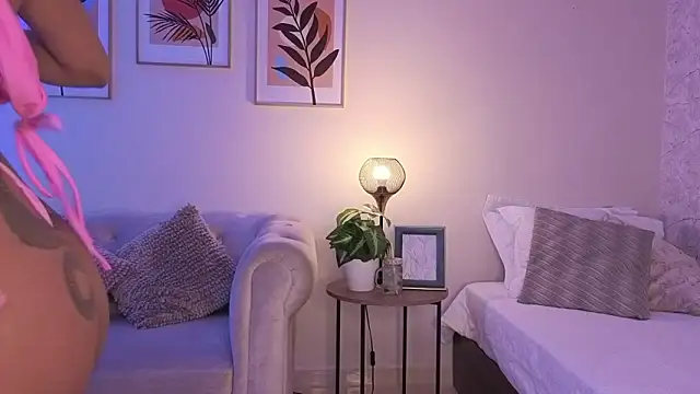 Snapshot of DahianaWalcott chatting on February 19, 2026, 5:21 pm DahianaWalcott online show from February 19, 2026, 5:21 pm