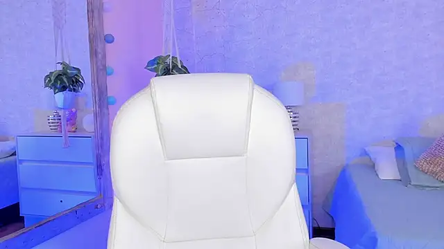 DahianaWalcott online show from February 13, 2025, 2:01 am