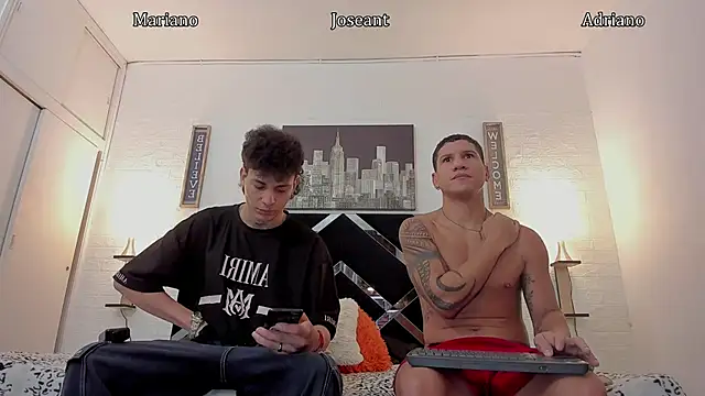 Snapshot of toyboys1 chatting on October 17, 2025, 4:16 am toyboys1 online show from October 17, 2025, 4:16 am