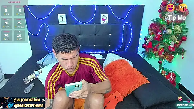 Snapshot of toyboys1 chatting on December 10, 2024, 2:16 am toyboys1 online show from December 10, 2024, 2:16 am