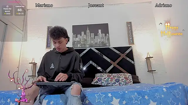 Snapshot of toyboys1 chatting on October 10, 2025, 3:29 am toyboys1 online show from October 10, 2025, 3:29 am