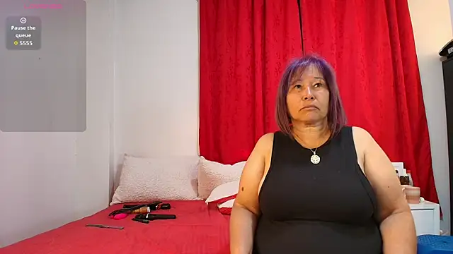 girl amada online show from March 25, 2026, 4:17 pm