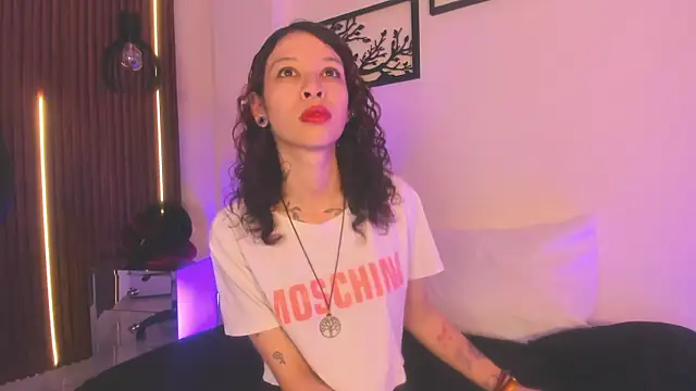 Snapshot of Cloe_Evans1 chatting on November 25, 2025, 5:35 pm Cloe Evans1 online show from November 25, 2025, 5:35 pm