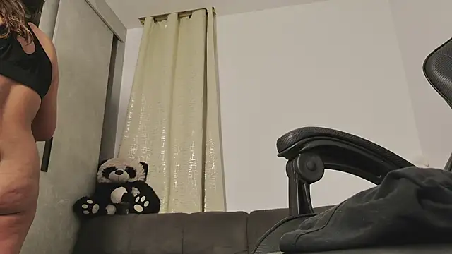 Snapshot of miss_valery2 chatting on June 17, 2026, 5:40 am miss valery2 online show from June 17, 2026, 5:40 am