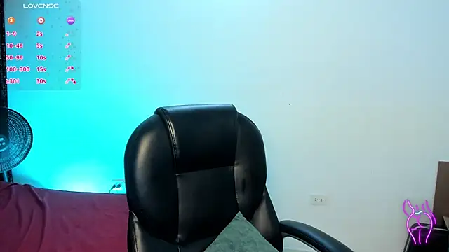 Snapshot of Adhara-zanne chatting on July 8, 2026, 9:43 am Adhara-zanne online show from July 8, 2026, 9:43 am