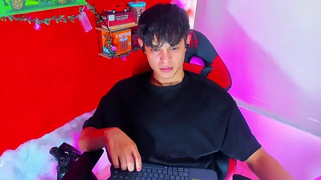 LilOwen  online show from September 21, 2025, 6:13 pm