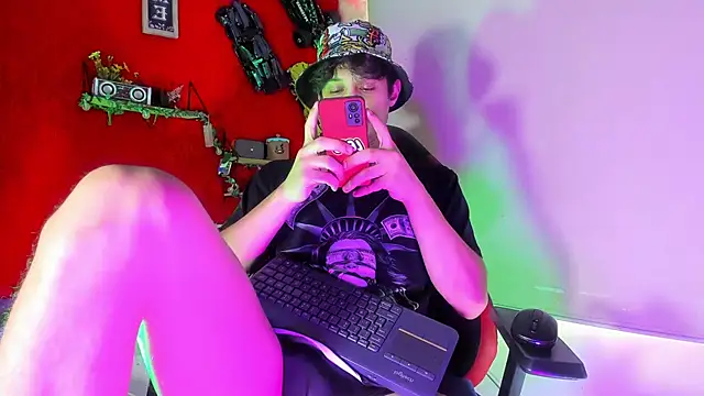 LilOwen  online show from November 21, 2025, 6:40 pm