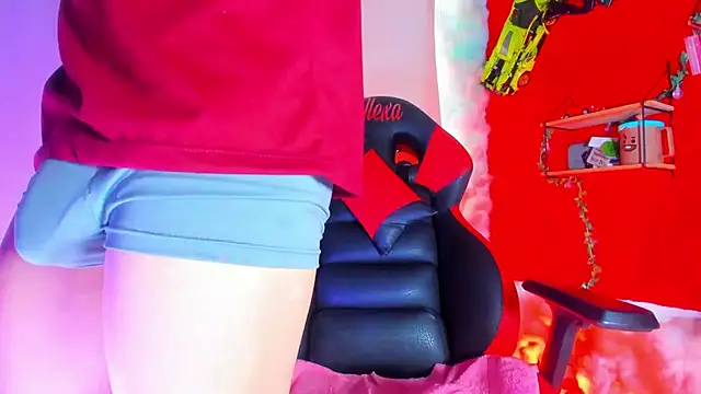 LilOwen  online show from April 15, 2026, 7:29 pm