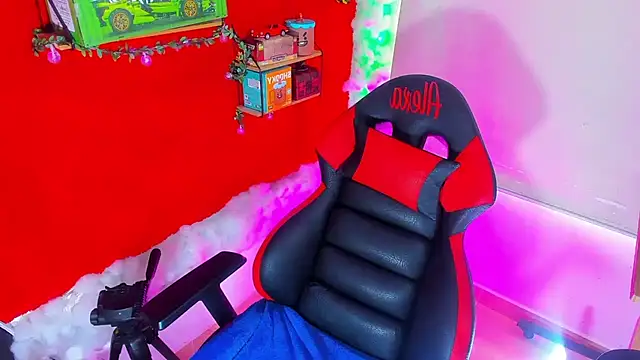 LilOwen  online show from September 13, 2025, 7:14 pm