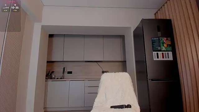 nacumi mi online show from December 17, 2025, 4:39 am