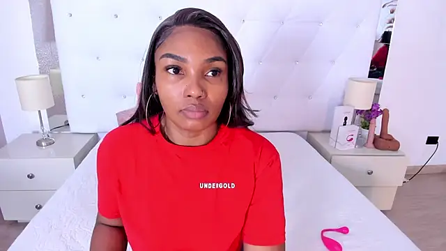 Isla Scott online show from December 19, 2025, 11:23 am