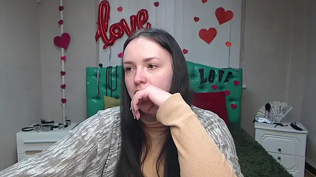 IsabelBlackberry online show from February 24, 2025, 12:26 pm