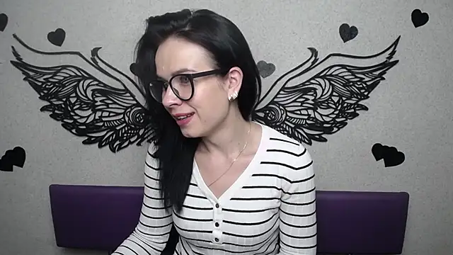 JasmineKouch online show from September 23, 2025, 5:20 pm