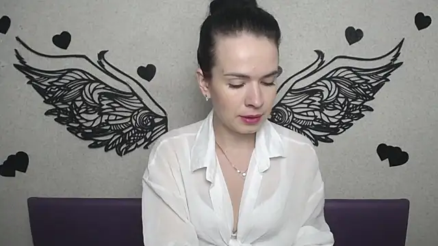 JasmineKouch online show from October 8, 2025, 5:24 pm