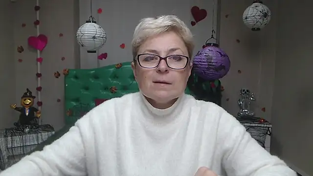 EmiliaGree online show from November 9, 2025, 5:55 am