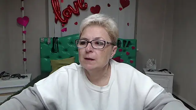 EmiliaGree online show from September 27, 2025, 5:08 pm