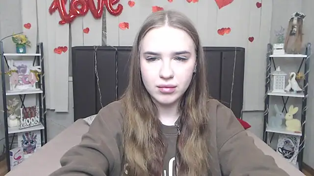 LauraHlot online show from April 11, 2026, 5:49 pm