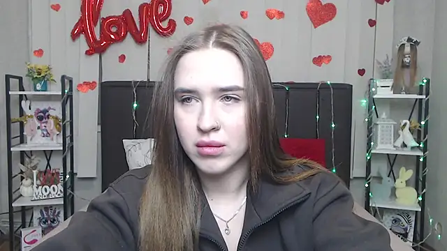 LauraHlot online show from February 3, 2026, 6:11 am