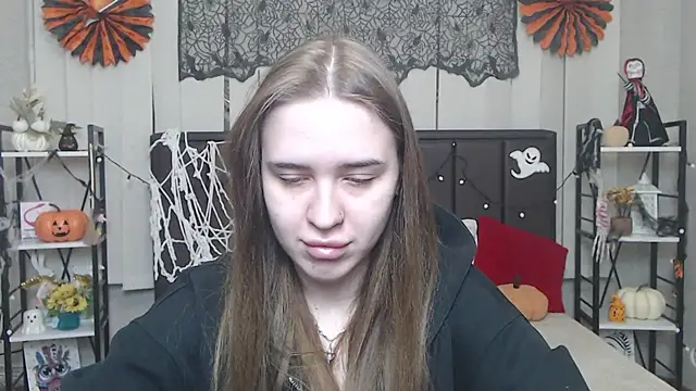 LauraHlot online show from October 28, 2025, 6:18 pm