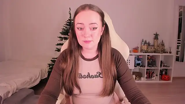 WalkingGirl online show from December 17, 2025, 1:43 am