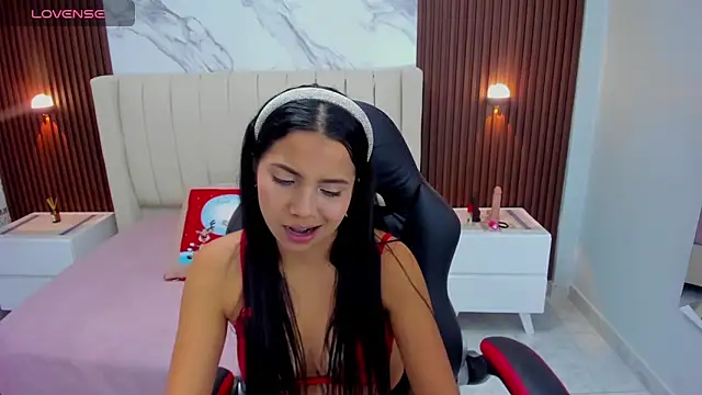 Snapshot of TATIGOLD2 chatting on December 18, 2025, 2:27 am TATIGOLD2 online show from December 18, 2025, 2:27 am