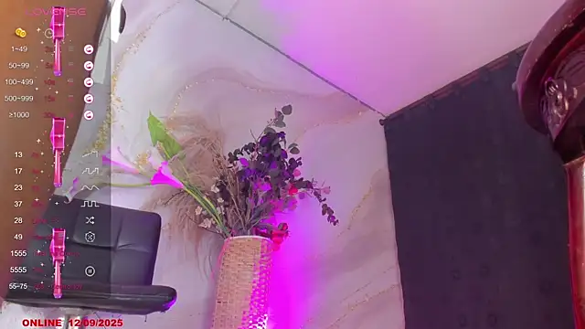 Karla-Ebony online show from September 12, 2025, 2:06 pm