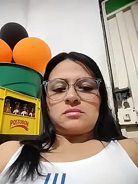 Linda Lars online show from November 2, 2025, 3:22 am