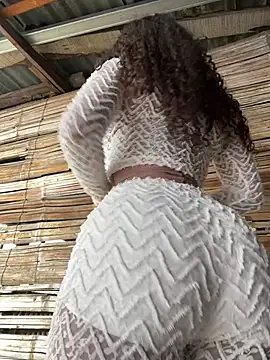 MarieLeon online show from January 14, 2026, 8:01 pm