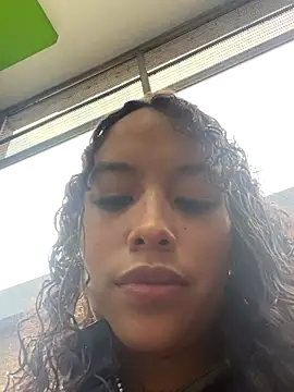 MarieLeon online show from December 17, 2025, 9:09 pm