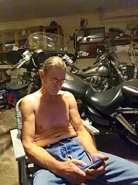 coolbrease10 online show from October 16, 2025, 5:05 am