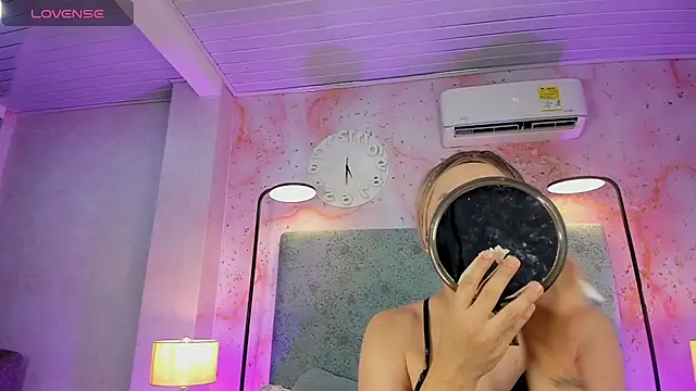 JESSI NAOMI online show from November 2, 2025, 11:10 pm