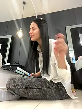 ariel jonees online show from December 15, 2025, 3:07 pm