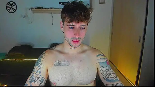 Snapshot of Ares_blue chatting on February 4, 2026, 1:11 am Ares blue online show from February 4, 2026, 1:11 am