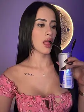 SarahhSmitth1 online show from September 11, 2025, 9:37 pm