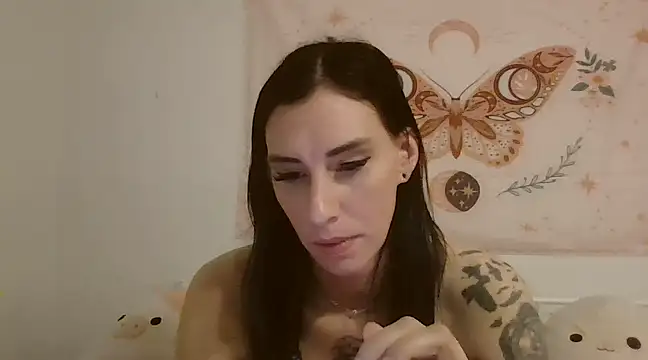 averietheangel online show from February 19, 2025, 4:44 pm