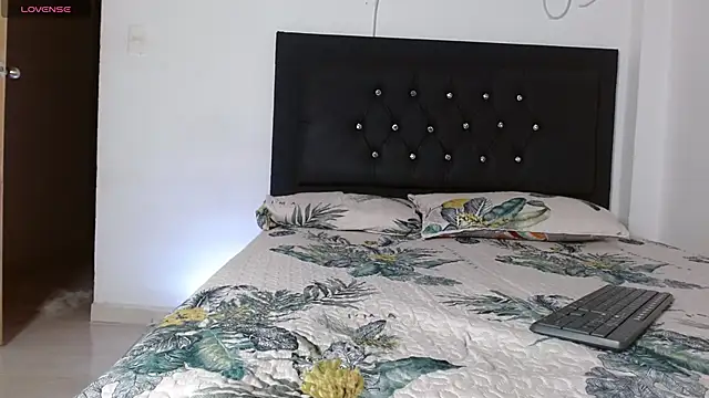 Snapshot of Adele_Rush chatting on September 18, 2025, 3:42 am Adele Rush online show from September 18, 2025, 3:42 am