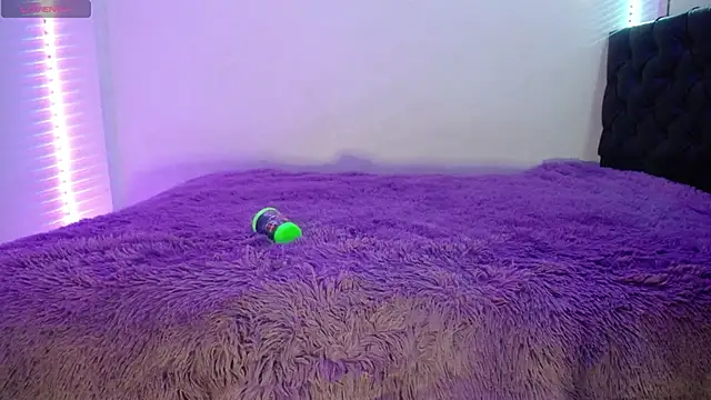 Snapshot of Laurenkenner_ chatting on October 21, 2025, 6:51 pm Laurenkenner online show from October 21, 2025, 6:51 pm