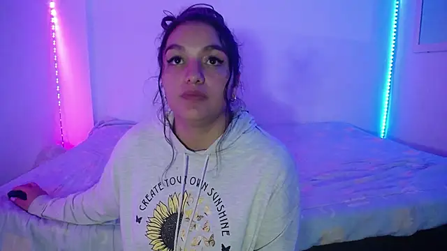 Snapshot of Laurenkenner_ chatting on March 21, 2025, 6:18 pm Laurenkenner online show from March 21, 2025, 6:18 pm