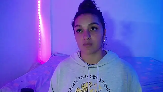 Snapshot of Laurenkenner_ chatting on March 22, 2025, 12:28 am Laurenkenner online show from March 22, 2025, 12:28 am