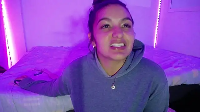 Snapshot of Laurenkenner_ chatting on March 18, 2025, 12:08 am Laurenkenner online show from March 18, 2025, 12:08 am