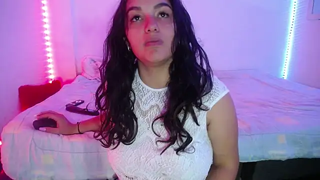 Snapshot of Laurenkenner_ chatting on March 13, 2025, 5:07 pm Laurenkenner online show from March 13, 2025, 5:07 pm