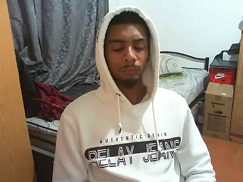 29YOURZ 28  online show from October 4, 2025, 4:19 pm